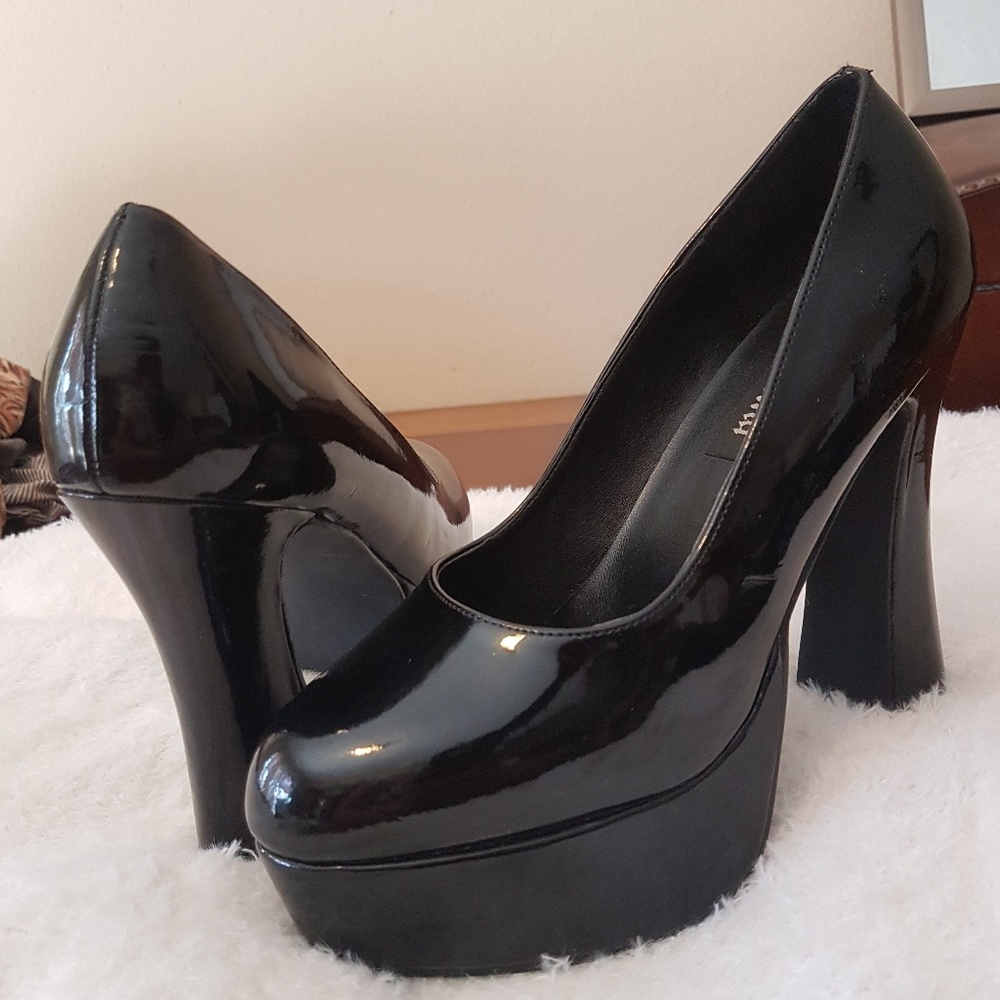 Dolly Demonia Pump 5" heel all black size 9